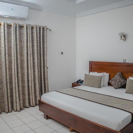 Stadium Hotel Кумаси Екстериор снимка