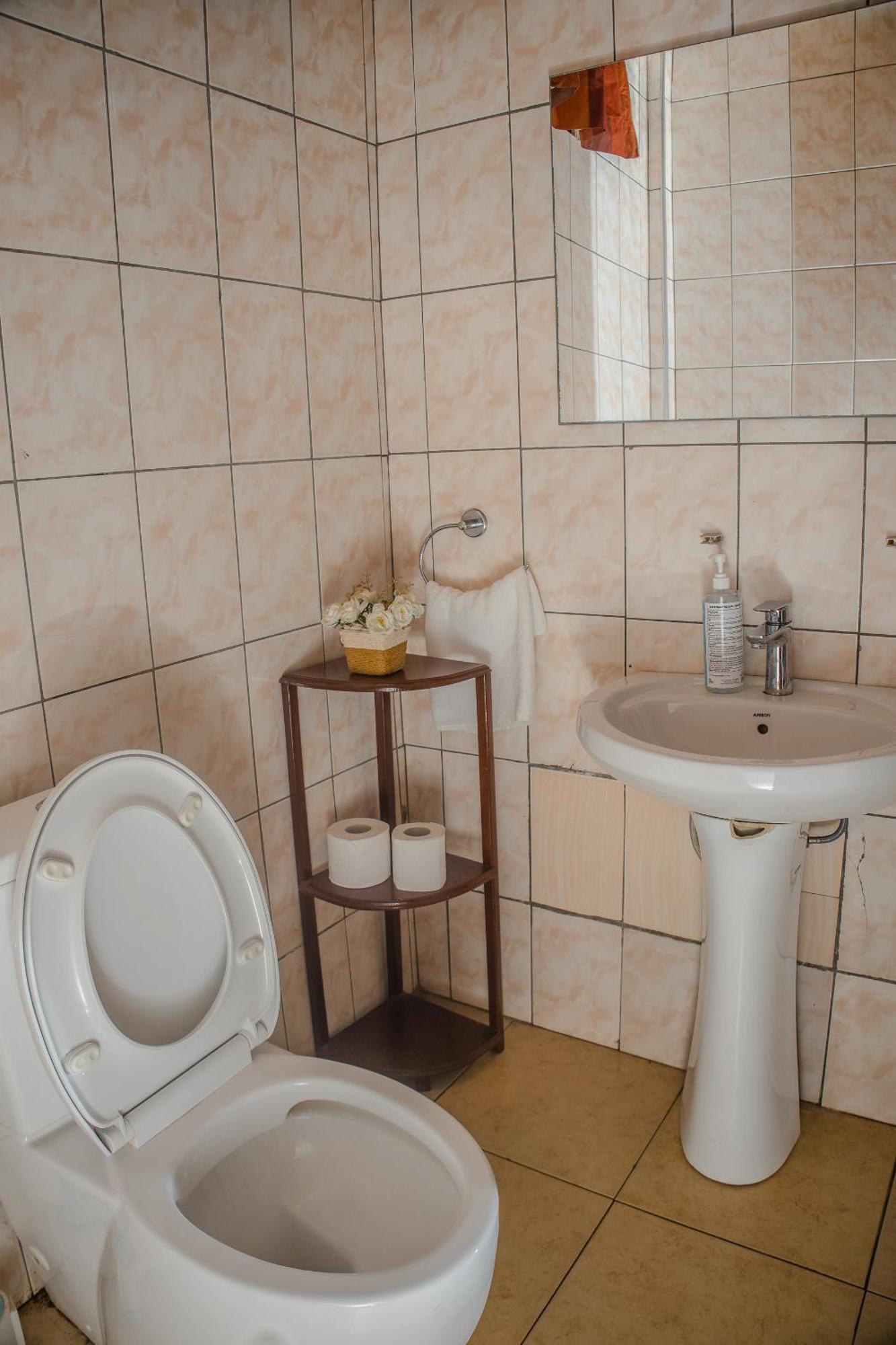 Stadium Hotel Кумаси Екстериор снимка