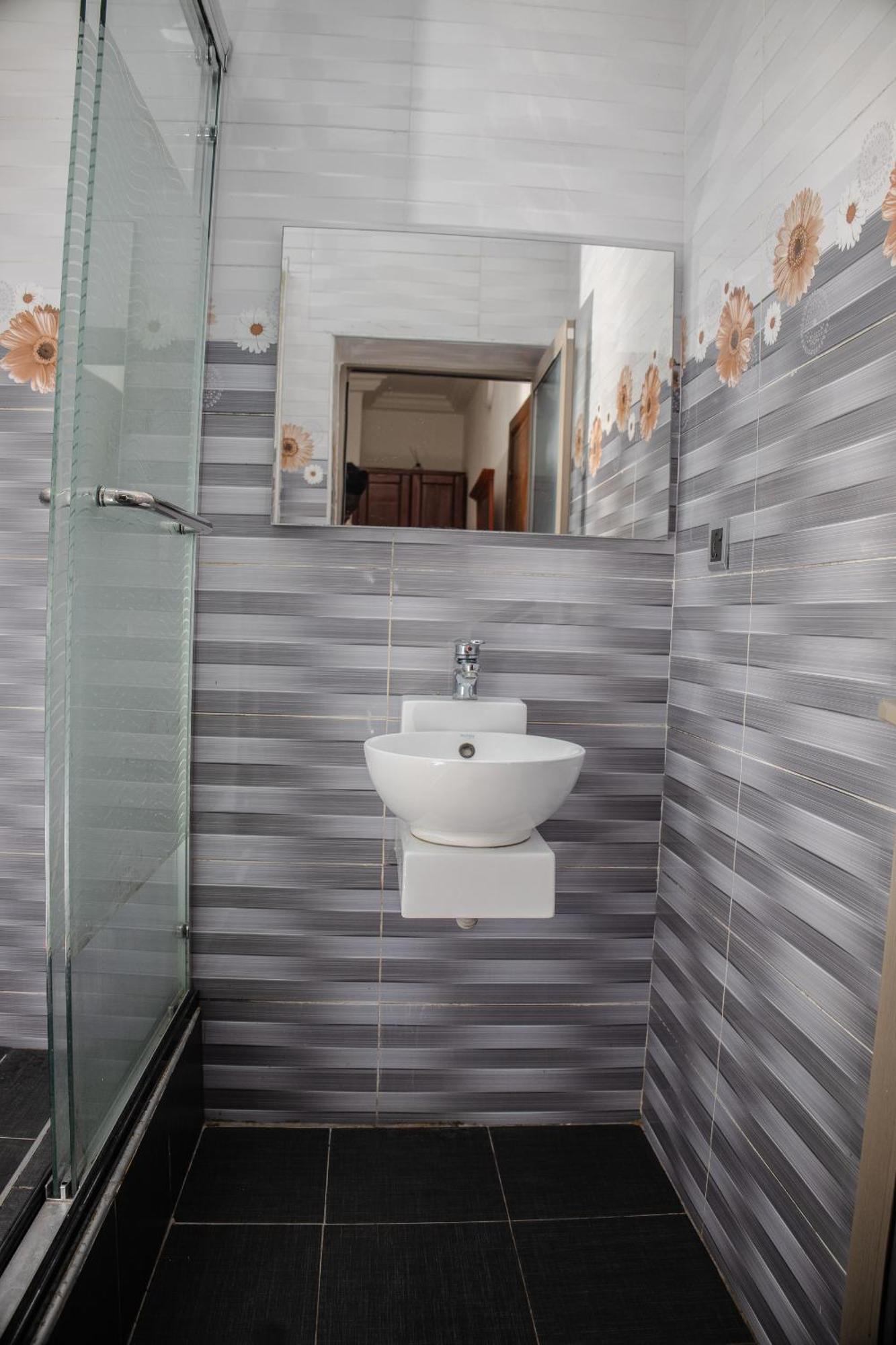 Stadium Hotel Кумаси Екстериор снимка