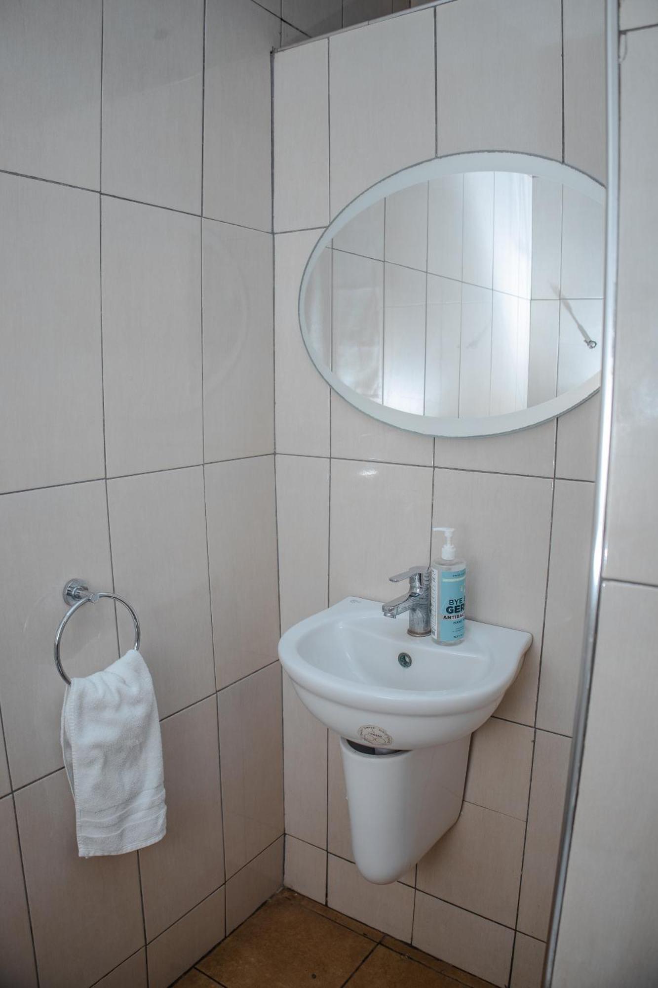Stadium Hotel Кумаси Екстериор снимка