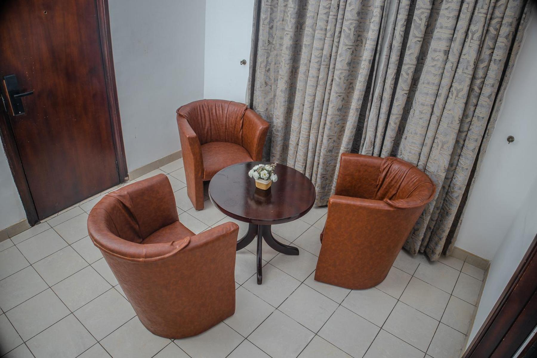 Stadium Hotel Кумаси Екстериор снимка