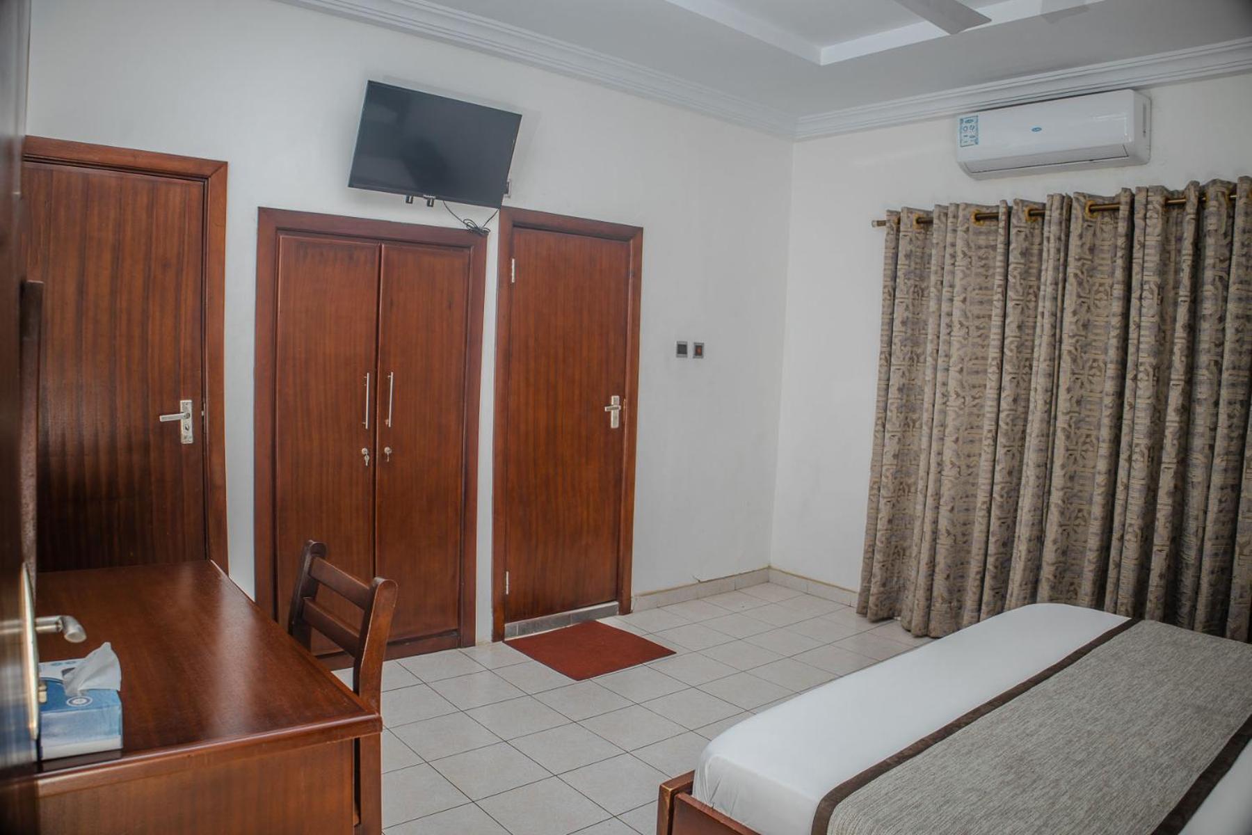 Stadium Hotel Кумаси Екстериор снимка